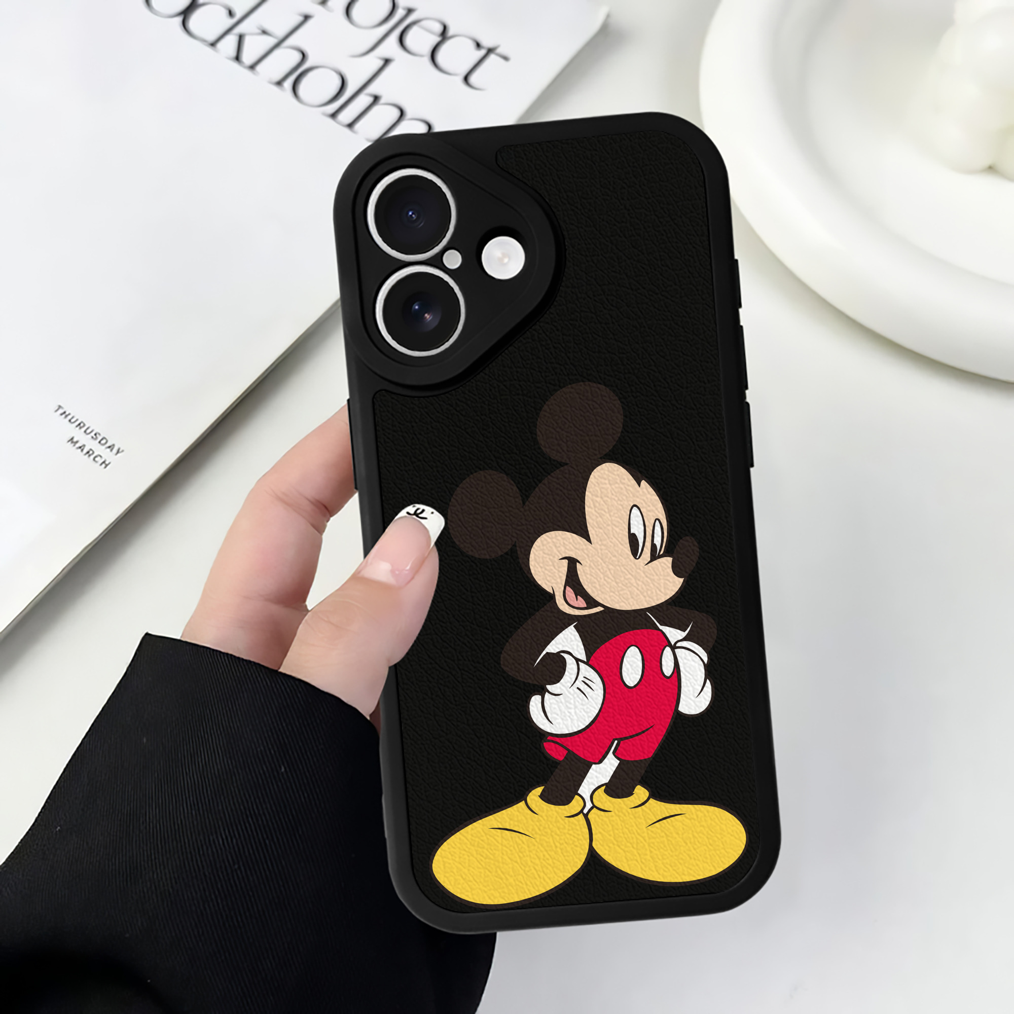 （画像用） ミッキーマウス Mickey Mouse 【iPhone 16シリーズ対応】シリコンスマホケース（レザー調） 材質：シリコン